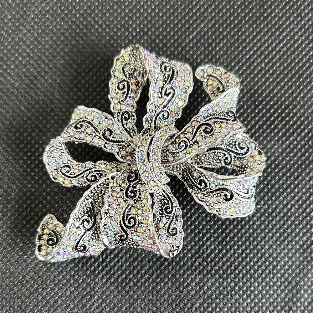 Premier Retired Sparkling Silver Bow Brooch.